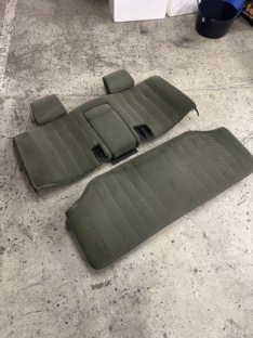 2 Türer Rückbank Rücksitzbank Piniengrün Kopfstützen + Mittelarmlehne